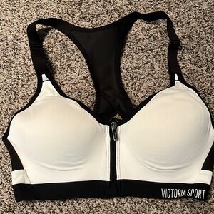NWOT Victoria’s Secret Sport Front-Close Bra, 32B